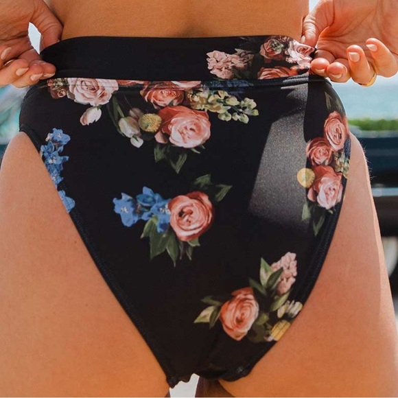 Albion Fit Rose Black 3 Piece Swimsuit Bikini set size Medium NWT SOLD OUT - Picture 3 of 5